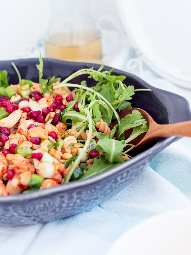 dreiraumhaus-montagsmampf-food-rezept-lifestyleblog-leipzig-linsennudeln-mit-granatapfel-salat
