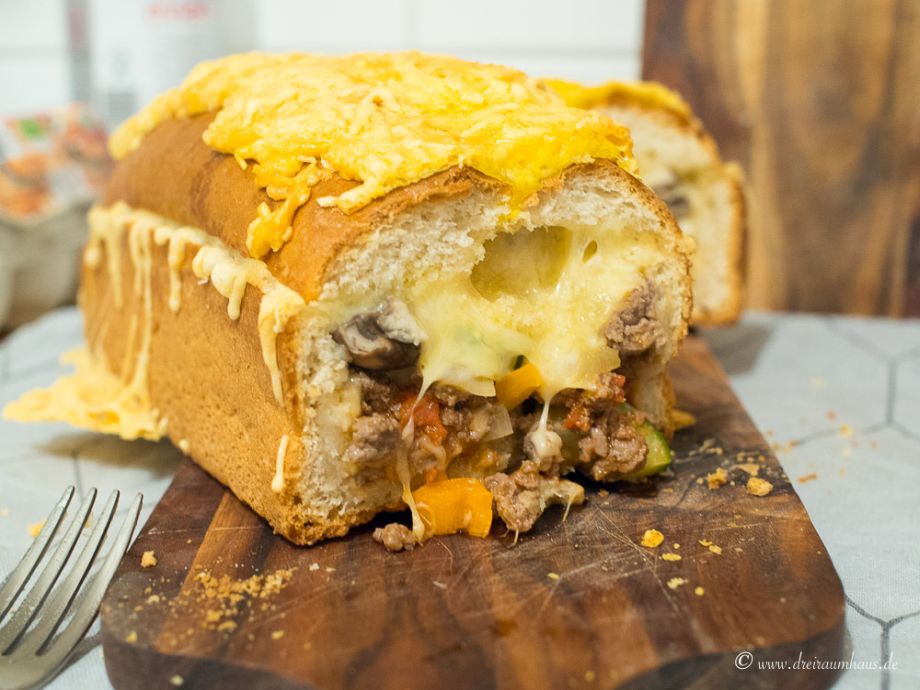 Das leckerste Brot mit Hackfleischfüllung - das leckerste Rezept im Yummie Freitagsmampf