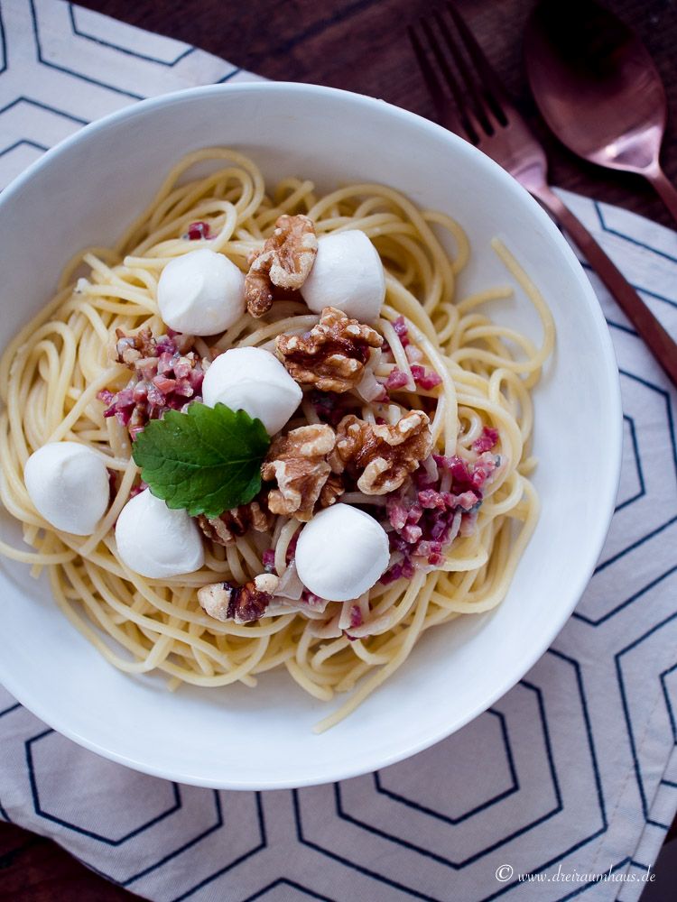 Spaghetti Gorgonzola mit Nüssen und Mozzarella - Rezept!