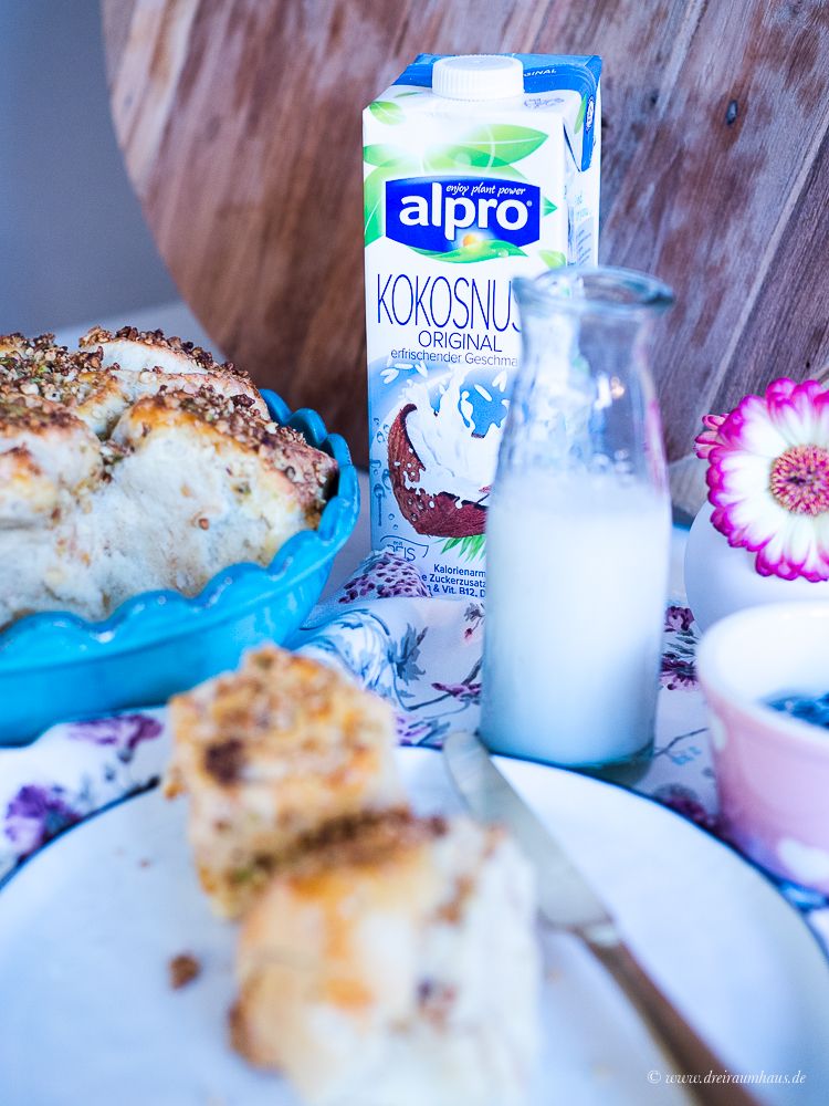 Zimtschnecken mit Äpfeln und Kokosnussdrink und der Alpro Breakfast Club #alprobreakfastclub