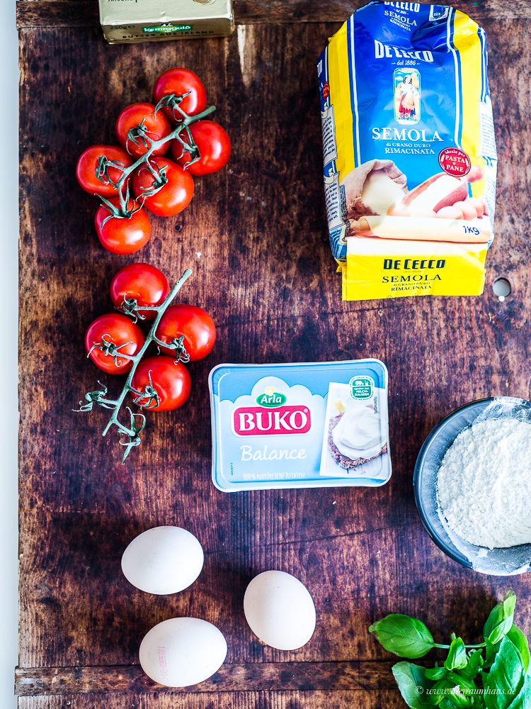 Schnell, leicht, gesund - Ein Rezept für Polenta Quiche mit Tomaten und Salat!