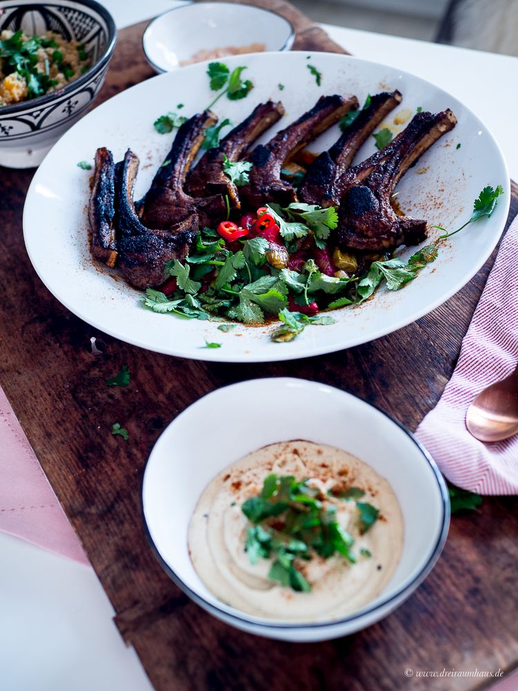 Rezepte die glücklich machen in 30 Minuten: Marokkanische Lammkoteletts mit Couscous, Orangen und Koriander! - Jamie Olivers 15 Minuten Küche!