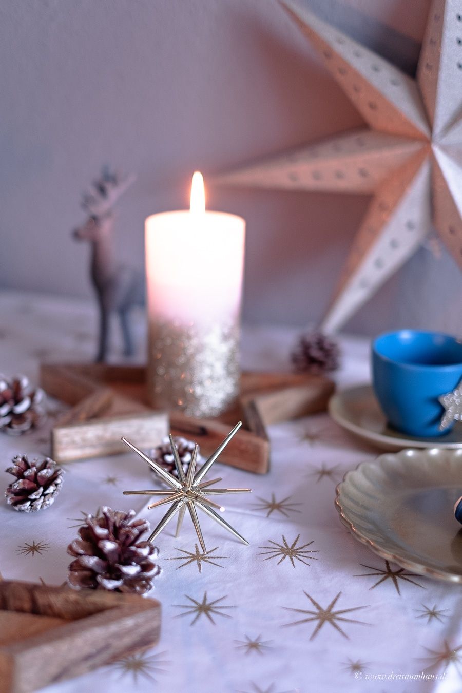 Ein süßes Faltenbrot, ein weihnachtliches Deko DIY mit Tassen und Sprühfarbe und eine festliche Kaffeetafel! Mit EILLES KAFFEE von Darboven!