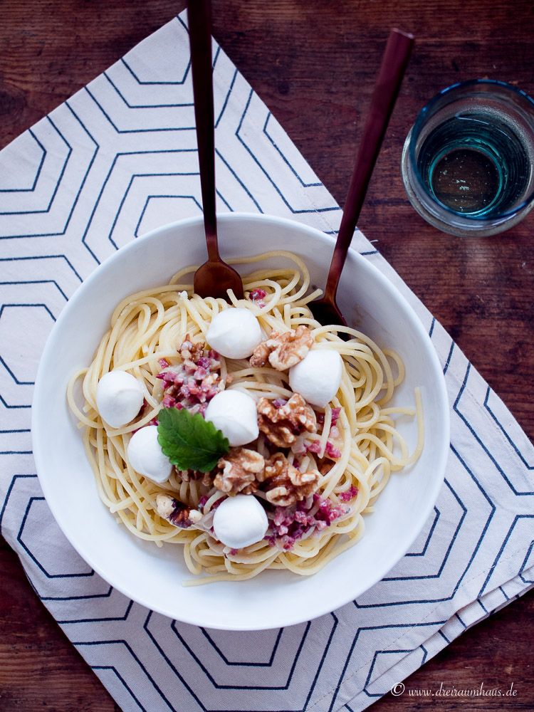 Spaghetti Gorgonzola mit NÃ¼ssen und Mozzarella - Rezept!