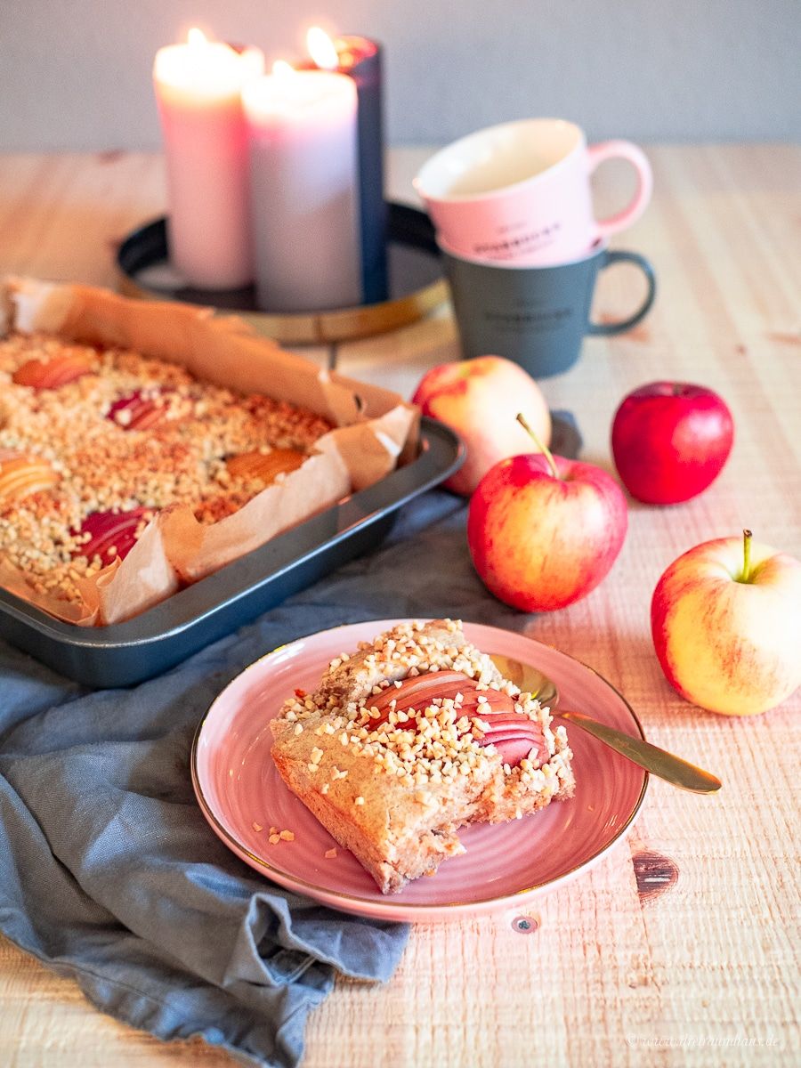 Küchengeflüster für den Alltag: Saftiger Apfelkuchen mit Dinkelmehl, Skyr und Nüssen!