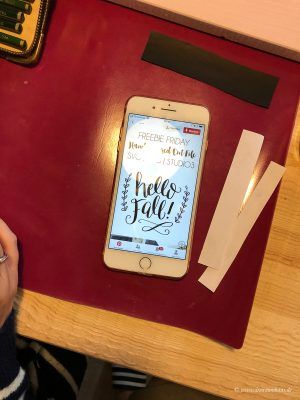 Dekosamstag: DIY IKEA Hack - Lettering auf Tassen oder wie Du Deine Tasse selbst bemalst! Hand Lettering auf Tassen im dreiraumhaus. Personalisierte Geschenkideen.